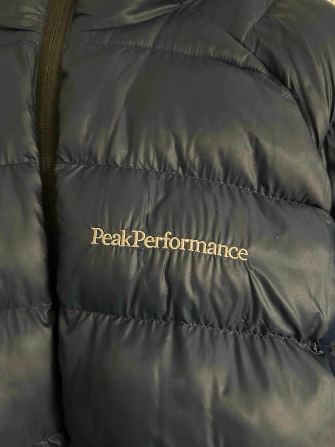 Mörkblå Peak Performance dunjacka - 2