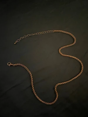 Guld halsband  - Guld halsband, väldigt fint och fint!! Väldigt bra prissss!!