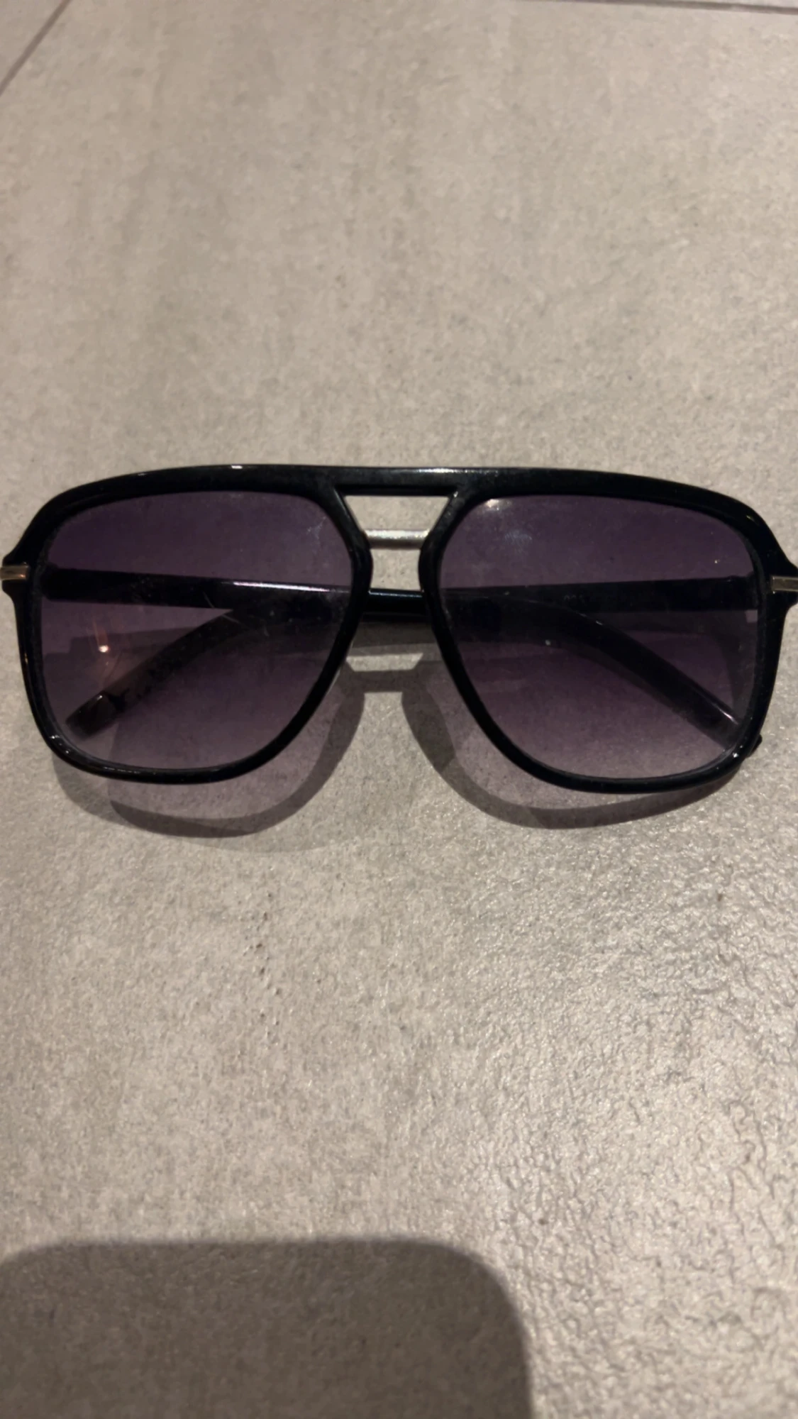 Svarta pilotbågar solglasögon