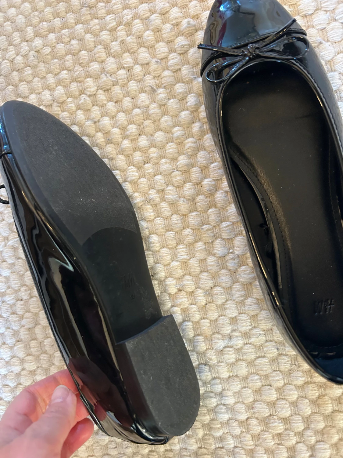 Svarta ballerinaskor med rosett hm Stl 39 - 5