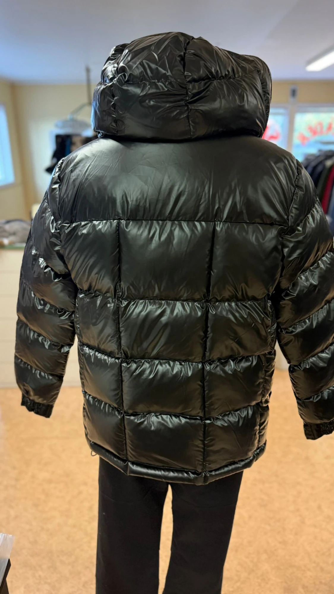 Svart pufferjacka från Prada - 2