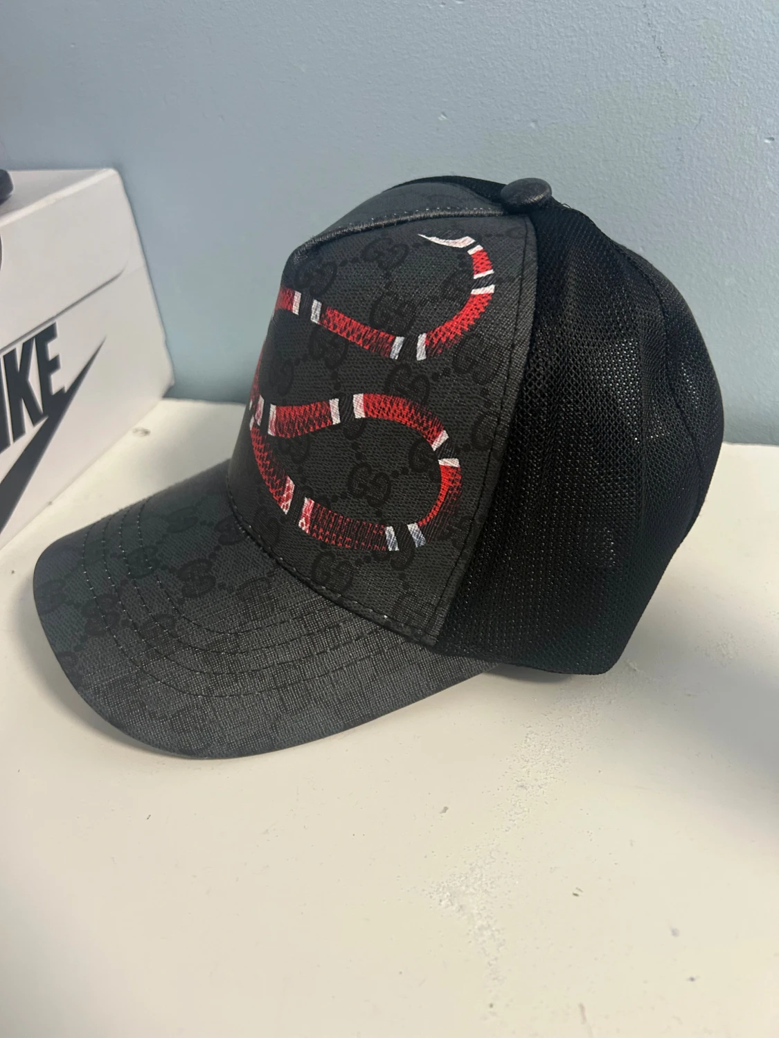 Svart Gucci keps med röd orm - 1