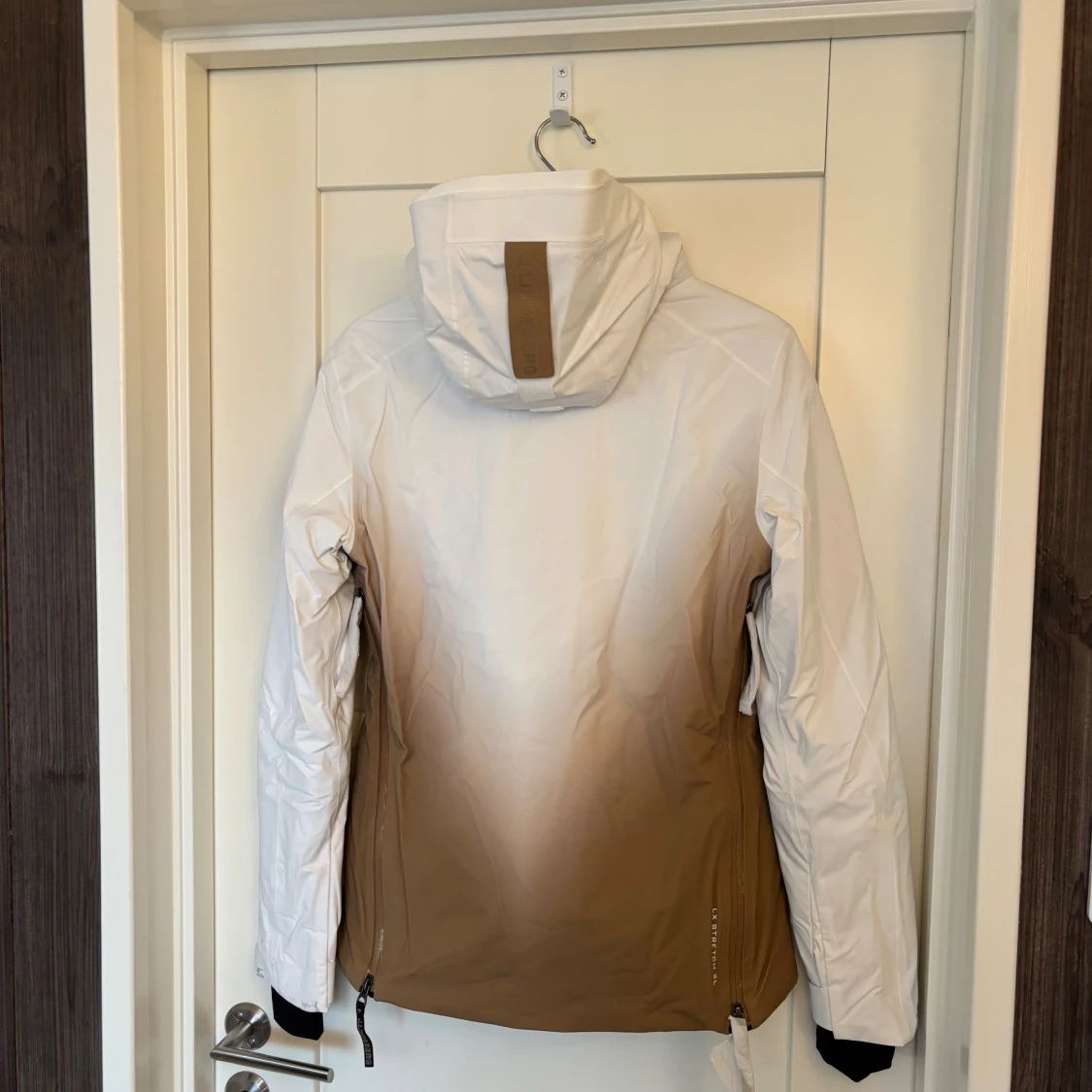 Vit och beige skidjacka från J.Lindeberg - 2