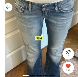 Snygga jeans  - Köpte av en annan på plick nyligen (hennes bilder) jag gillade inte hur dom satt på mig jeansen är i storlek S skriv vid frågor (dom är raka i benen)