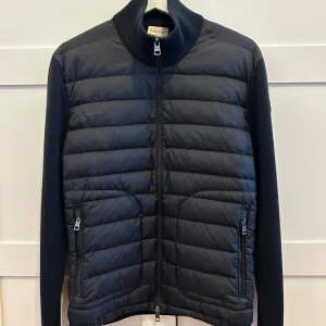 Moncler cardigan - Moncler cardigan svart, storlek M, 9,5/10 condition