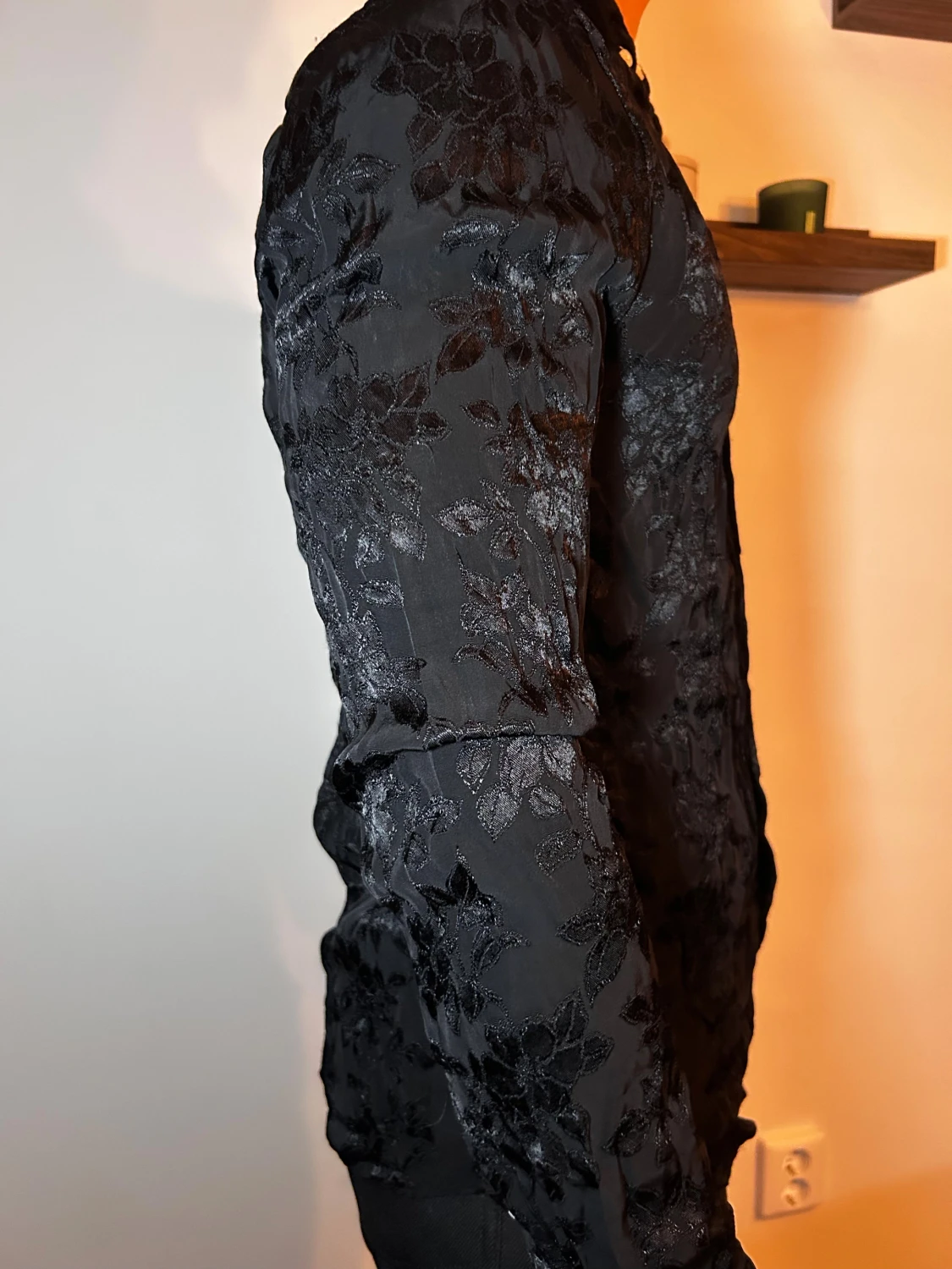 Svart blommig skjorta med knappar - 2