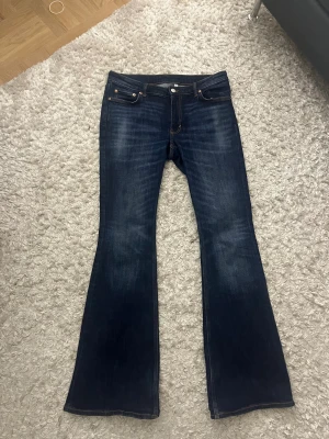 Weekday jeans - Skitsnygga jeans som inte kommer till användning. 