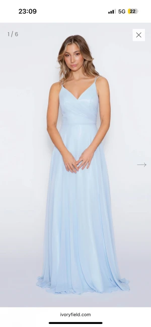 Ljusblå balklänning  - Såå fin balklänning "CHIFFONG FAITH KLÄNNING I LJUSBLÅTT" från Ivory Field💕💕Älskar verkligen den här och var så fin på balen! Nypris: 3300kr mitt pris kan diskuteras