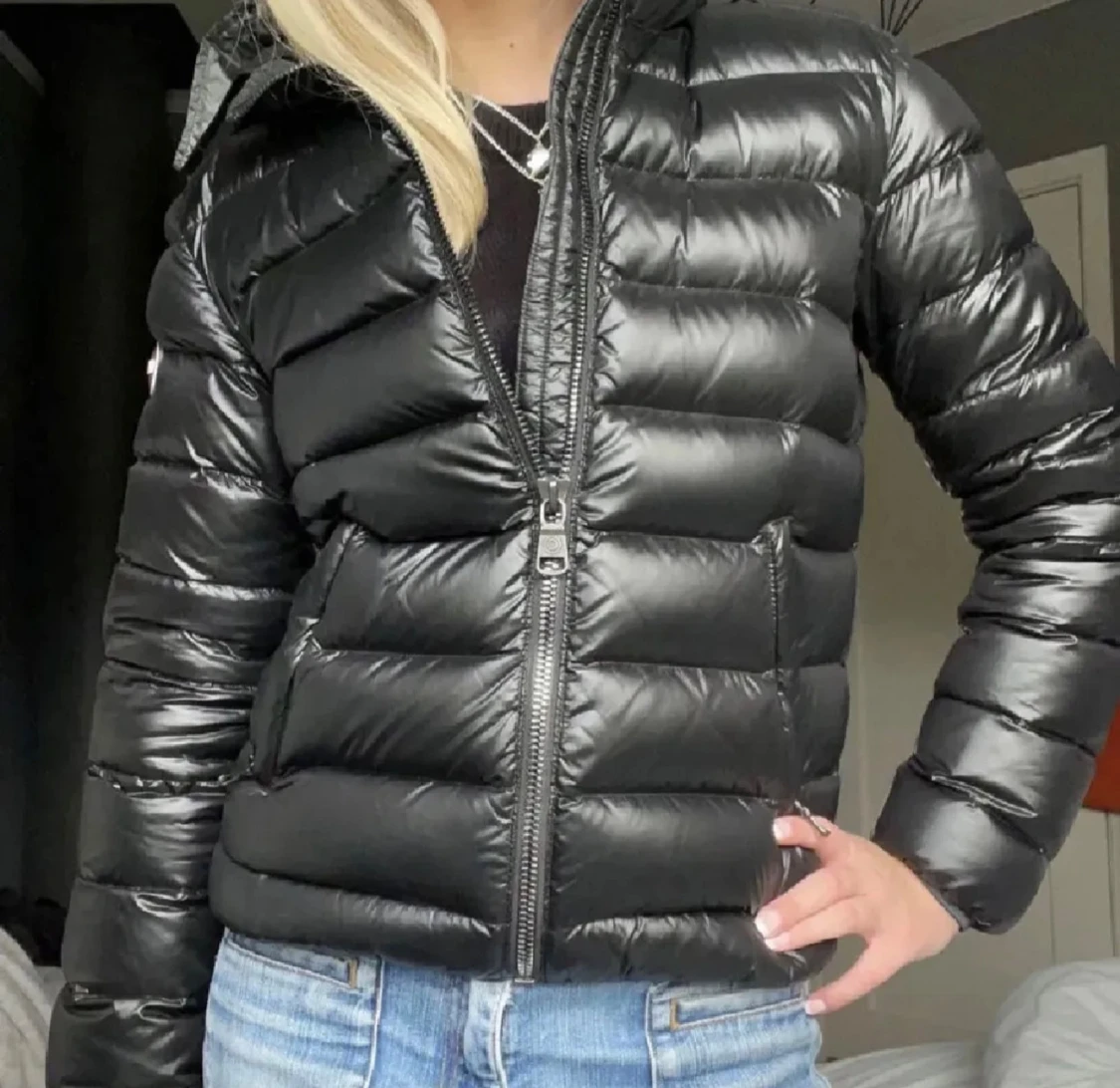 Svart dunjacka från colmar