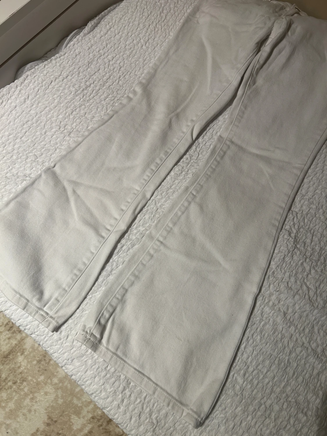 Vita lågmidjade utsvängda jeans - 2