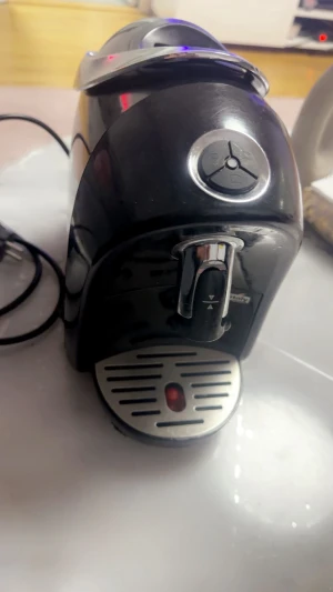 Kapselmaskin  - Helt nytt kaffe och cappuccino maskin köpte den för ett år sen och har knappt används den eftersom jag är inte en kaffe tjej.