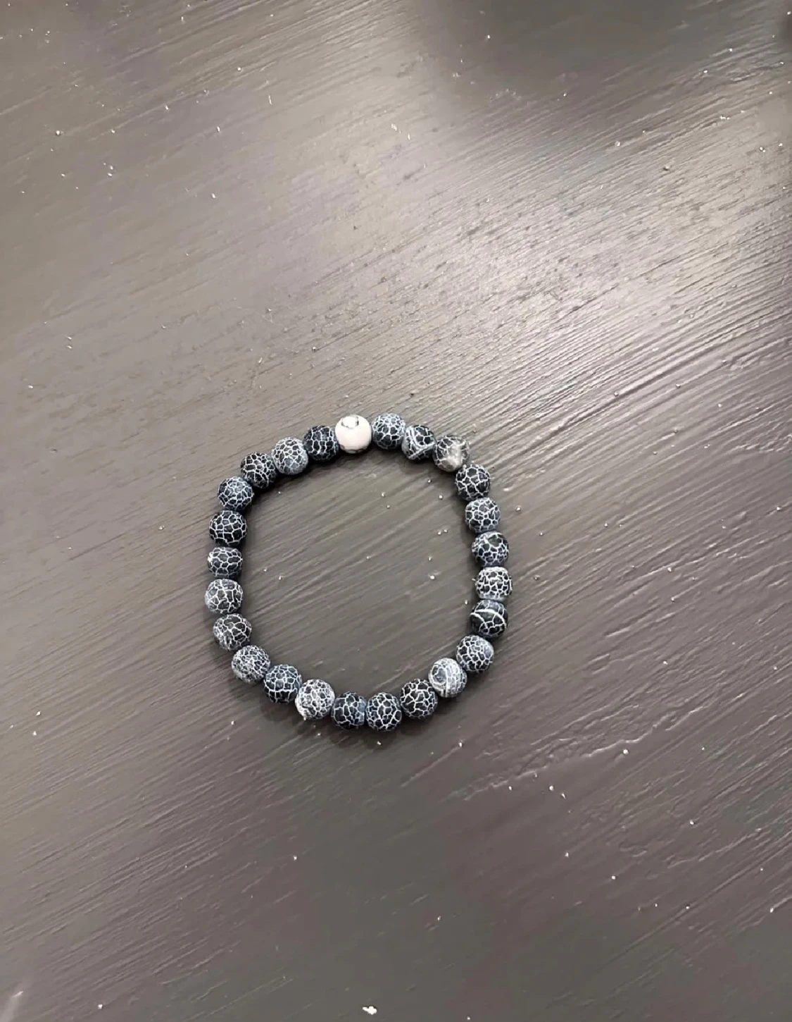 Svart och vit pärlarmband med mönster - 2