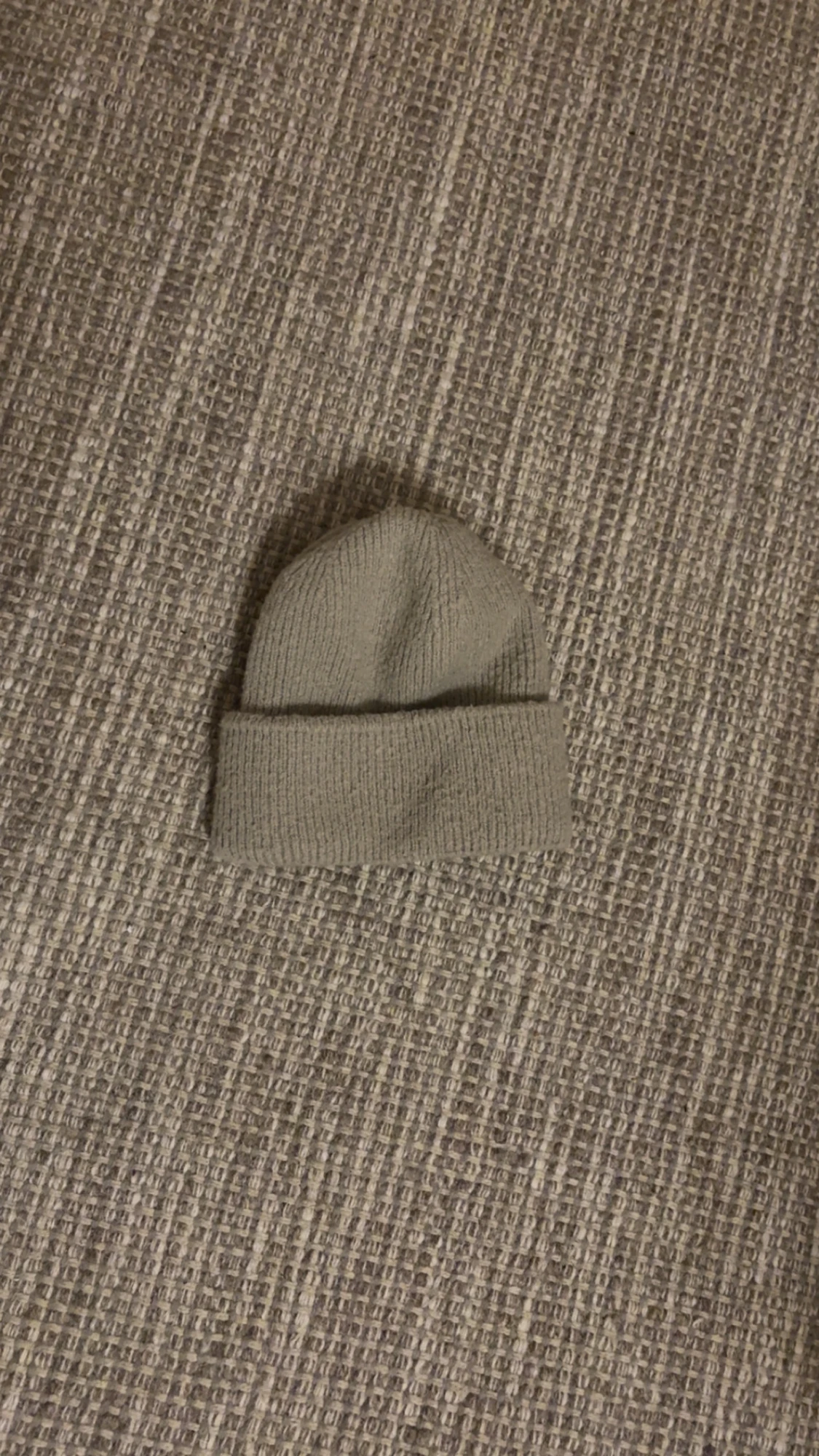 Beige stickad mössa 