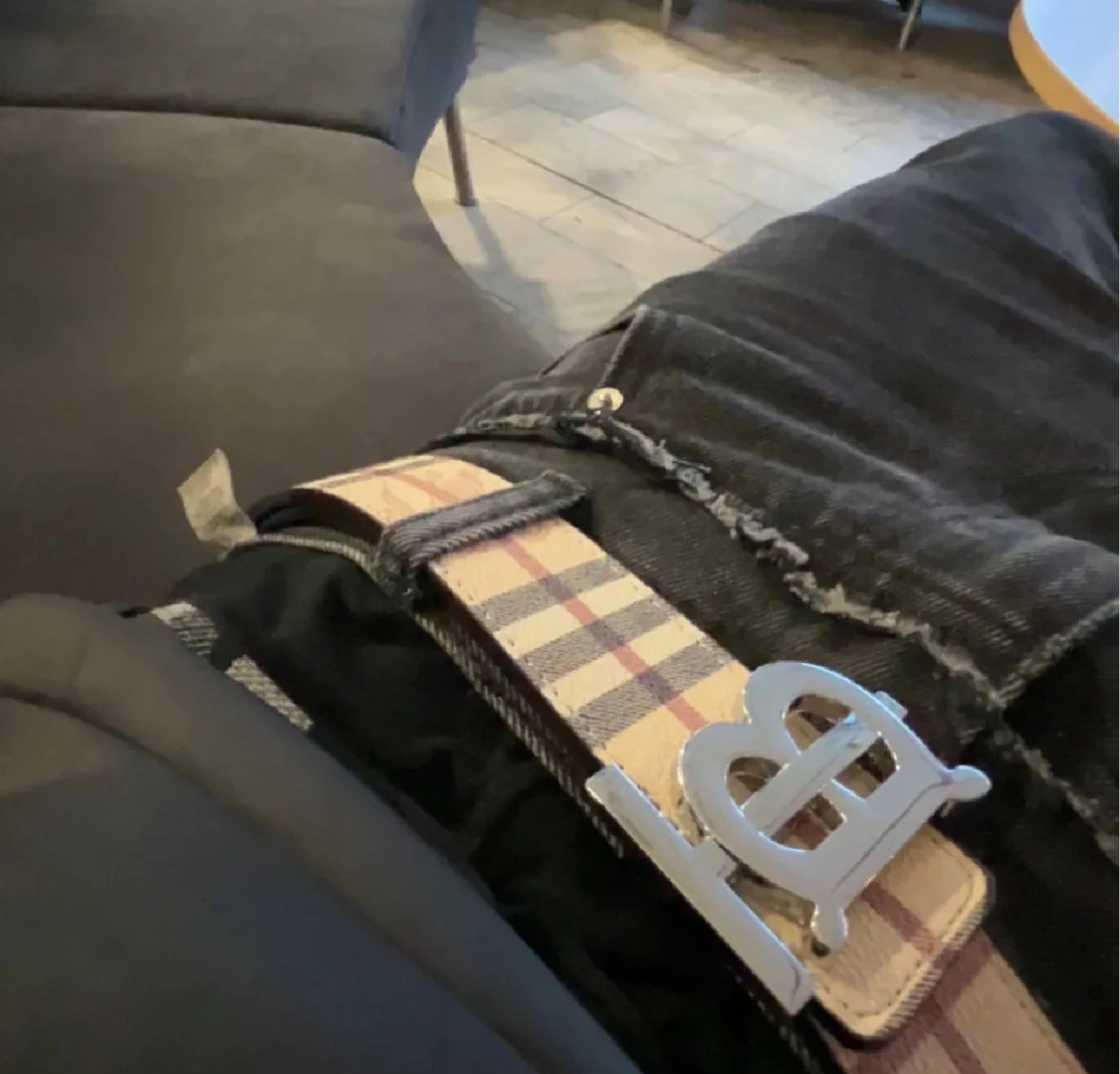 Burberry randigt bälte med silverdetalj - 2