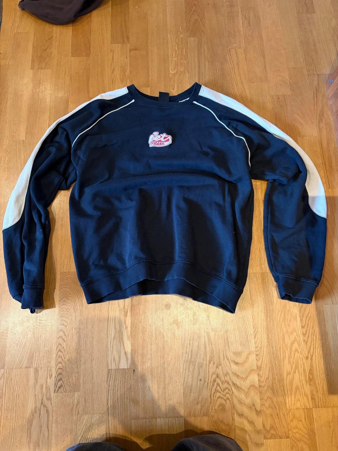 Svart tröja från iets frans