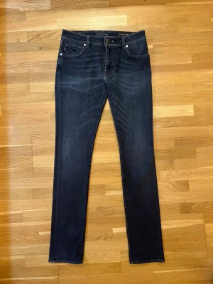 Tramarossa jeans - Snygga slim tramarossa jeans i storlek 32 i väldigt bra skick iprincip nya