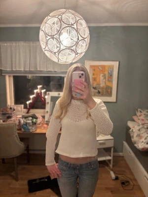 Snygg beige tröja - Den är i superskick! Tveka inte vid frågor💖