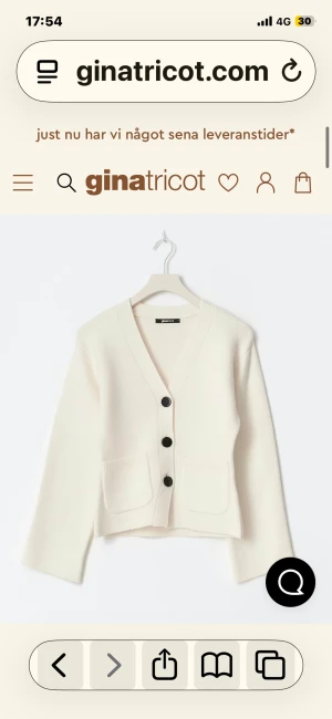 Knitted cardigan från Gina tricot - Jätte fin kofta från gina helt ny köpt denna veckan men bara haft på mig en gång. Är i perfekt skick nypris är 460 pris Kan diskuteras