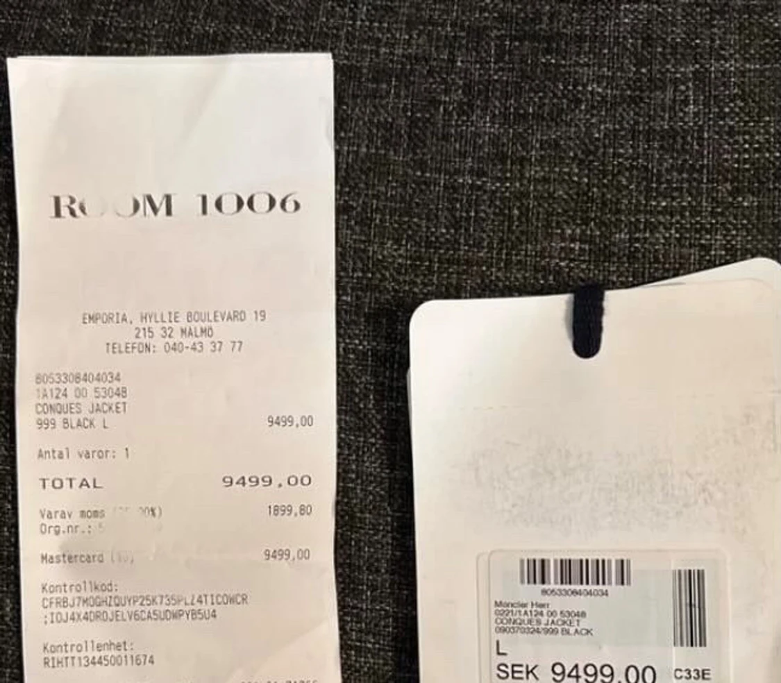 Mörk blå vinterjacka från Moncler med huva  - 5