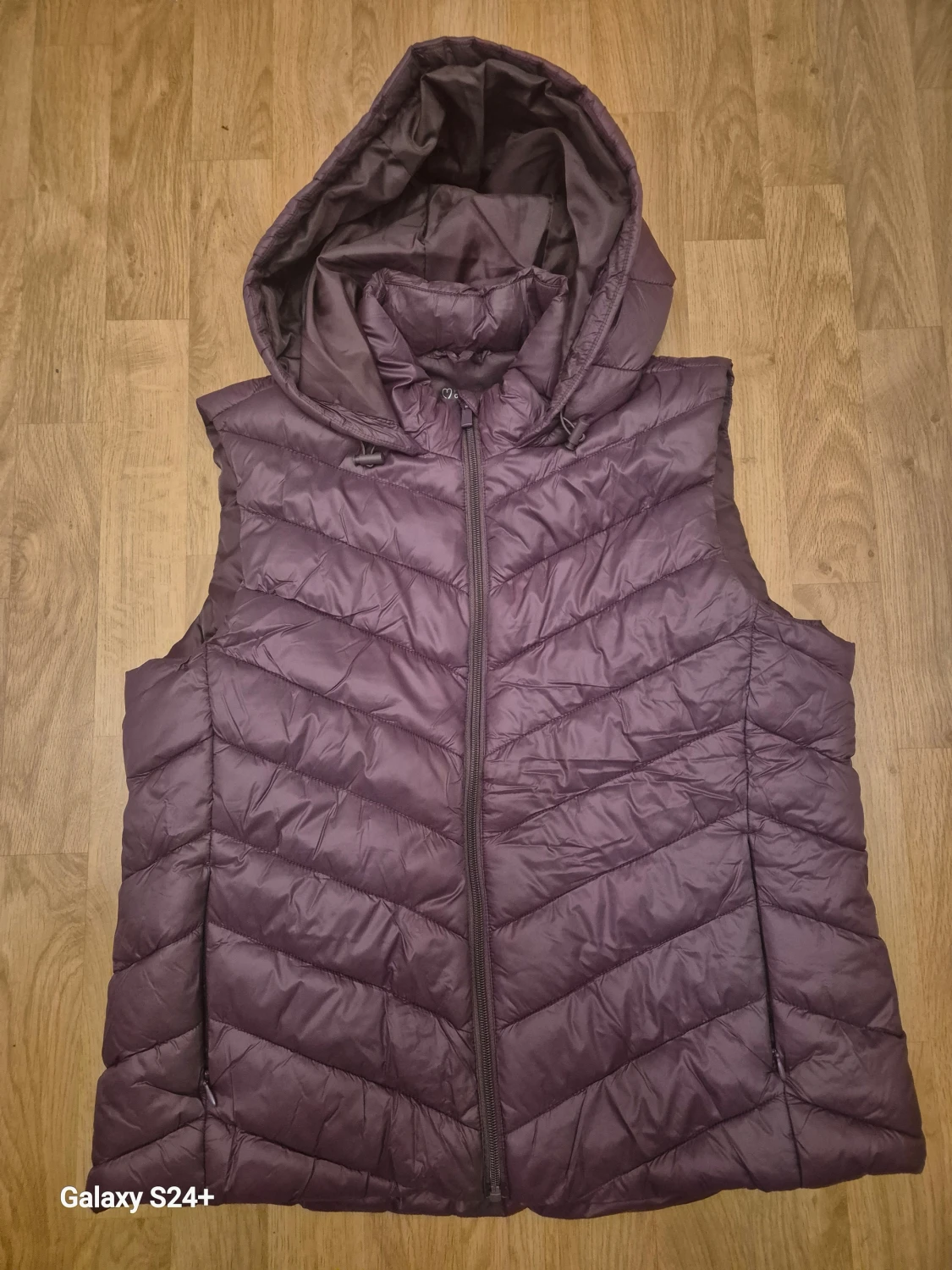 Mörklila pufferväst från Primark