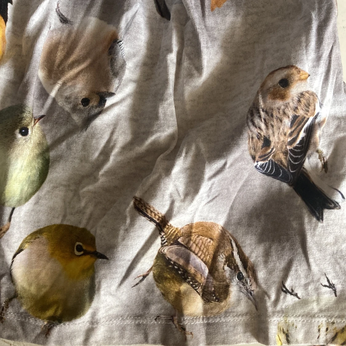 Grå långärmad klänning med fågelmönster från Molo - 2