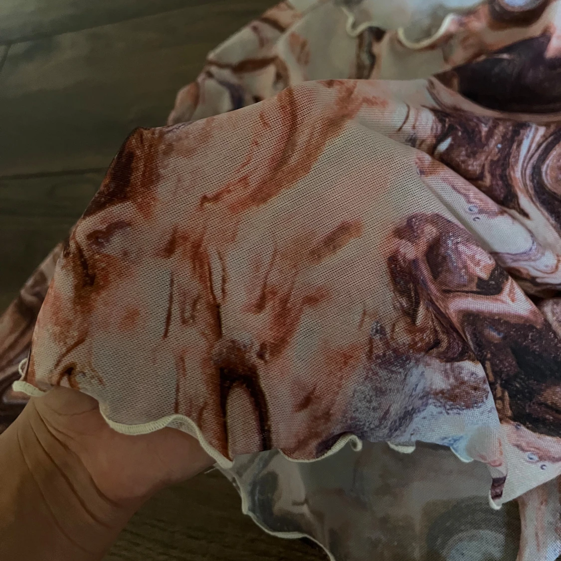 Mesh topp med swirlmönster i brunt - 3