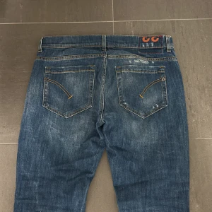 Dondup George  - -Dondup George/ w33, Helt nya, tagga borta eftersom de provade osv!!