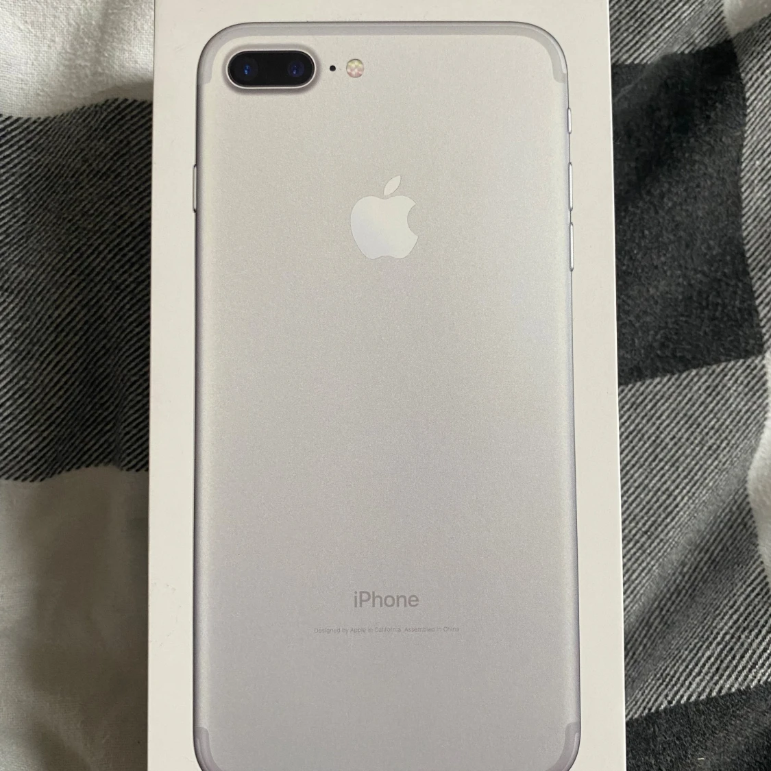 iPhone 7 Plus 32GB Silver - 3