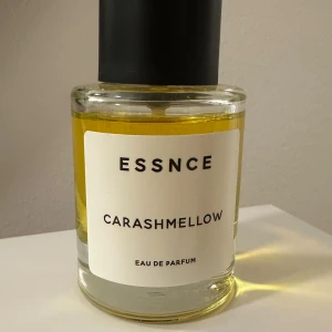 50 ml Essnce Carashmellow  - Carashmellow från Essnce, endast testad vid fåtal tillfällen. Mängd kvar enligt bild 🥰 