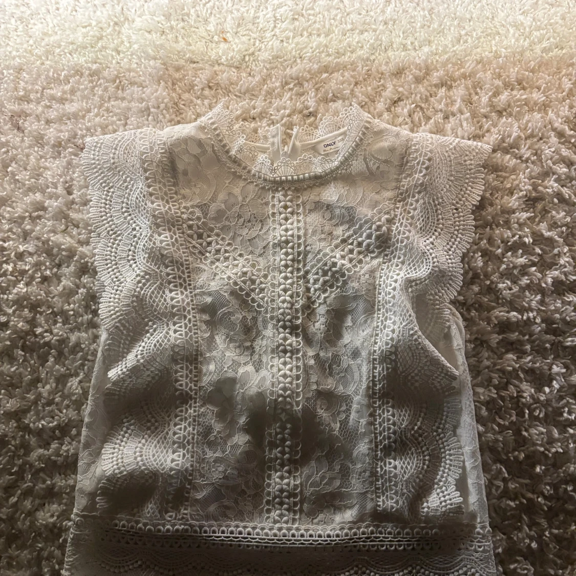 Vit spetsblus från Only