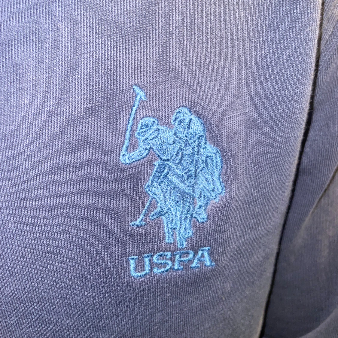 Mörkblå hoodie från USPA - 1