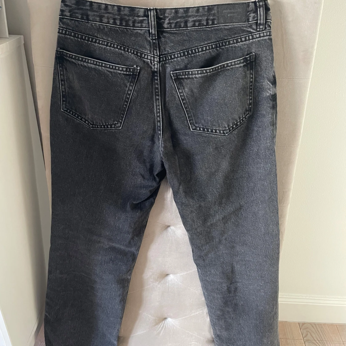 Svarta raka jeans från Gina - 1