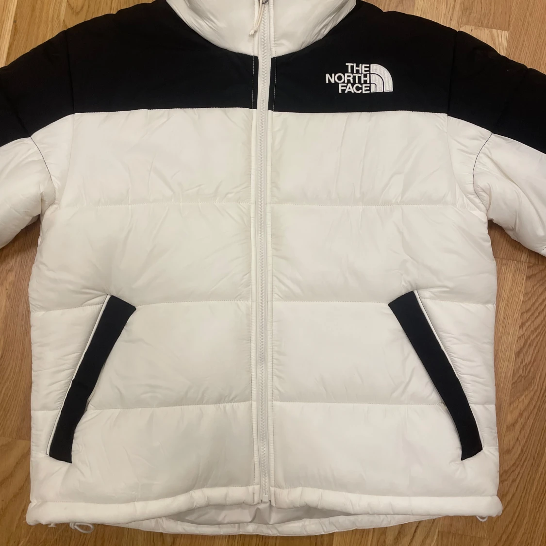 Vit och svart pufferjacka North Face - 1
