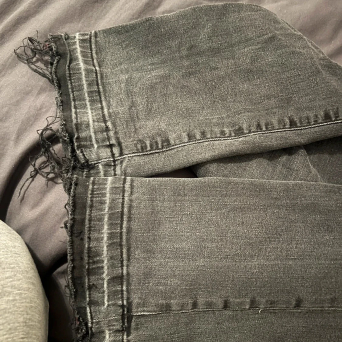 Mörk gråa/svarta jeans ifrån crocker - 3