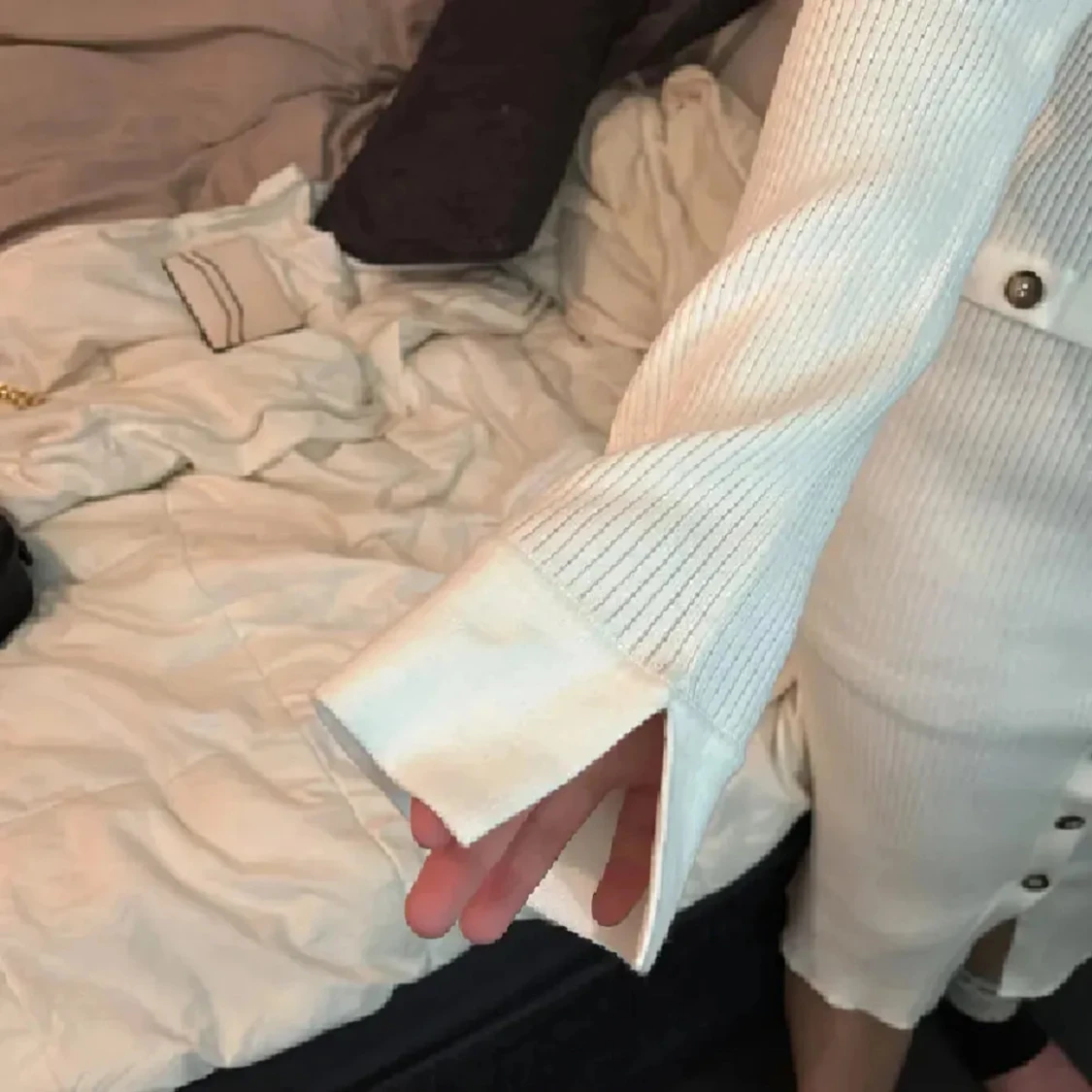 Vit ribbad långklänning med knappar - 1