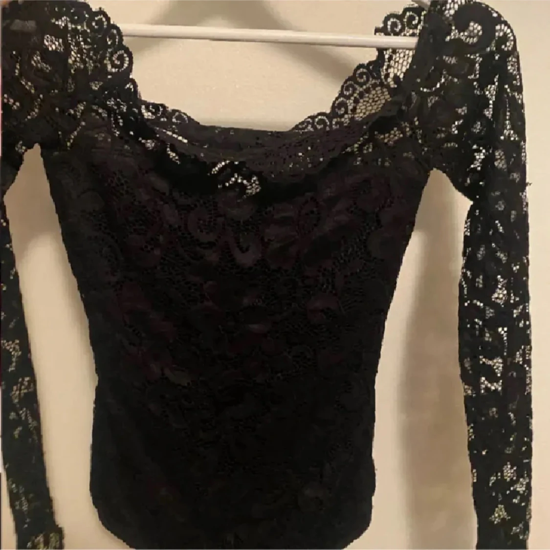 Offshoulder spetsbody  - 2