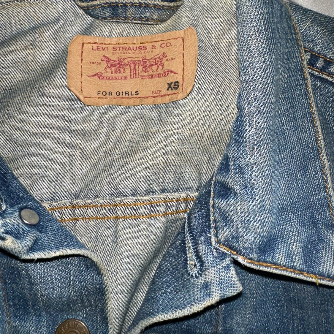 Skit cool jeansjacka från Levis - 1