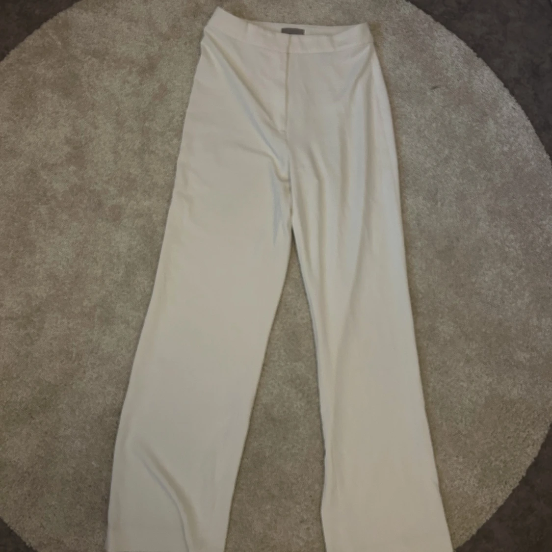 Vida vita kostymbyxor från H&M