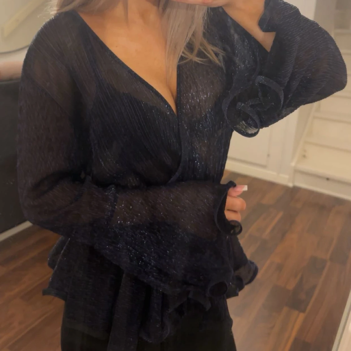 Mörkblå volang blus - 1