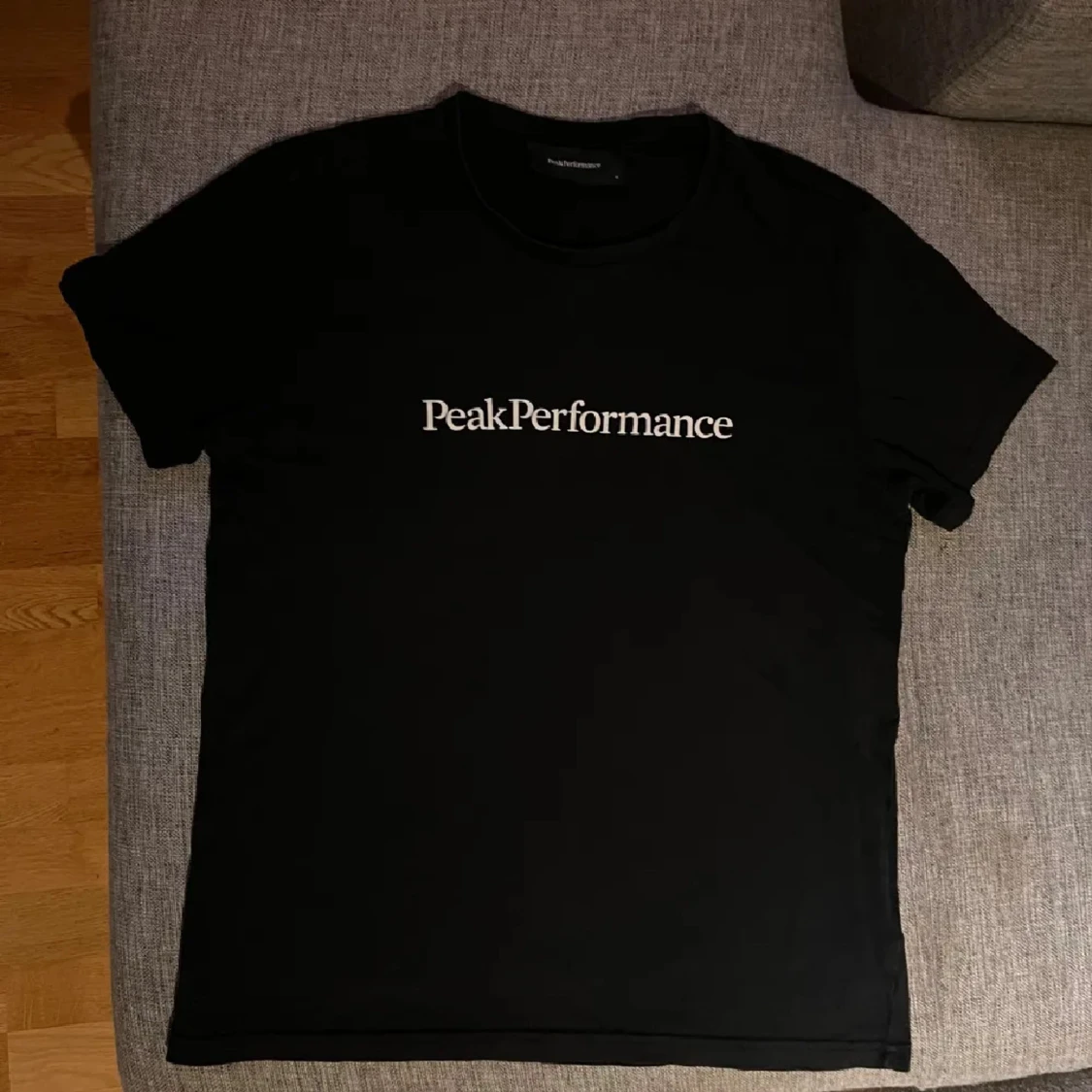 Svart Peak Performance t-shirt