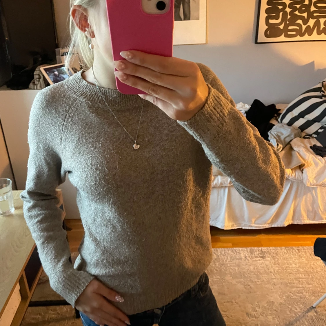 Beige stickad tröja med rund hals