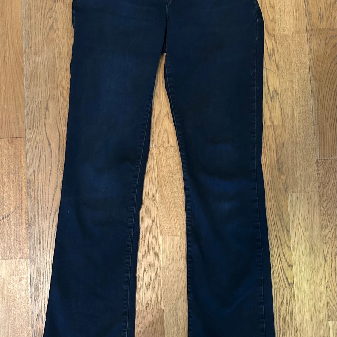 Mörkblå flaire jeans från Ltb Valerie