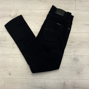 Nudie jeans  - Hej! Säljer ett par nudie jeans i fint sick//jeansen har inga defekter och är u storleken W31 L32//jeansen är i den populära modellen lean Dean//hör av er vid frågor! 