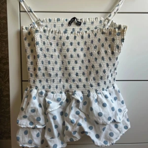 Prickig topp från Zara - Supersöt topp från Zara!