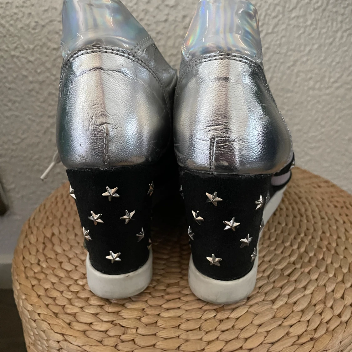 Coolaste sneakers med klack och stjärnor - 2