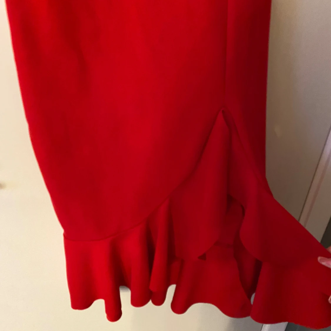 Röd långklänning med volang - 2