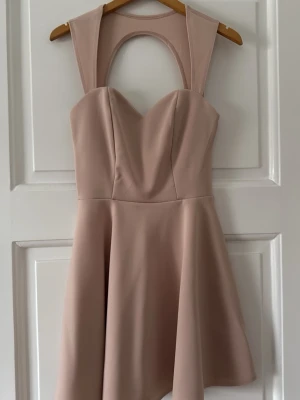 Rosa klänning NLY Trend - Rosa tubklänning från NLY Trend i storlek M. Aldrig använd.