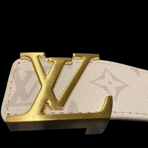 L✔️bälte  - Ett helt nytt L✔️bälte som är vitt perfekt för dig som vill klä upp dig extra fint eller för dagligt användande. 