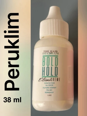 Bold Hold Extreme Creme peruklim 38 ml - Peruklim från The Hair Diagram, Bold Hold Extreme Creme, 38 ml. Ger extremt starkt fäste, luktfri, fuktresistent och passar för oljig hud. Vattentät formula i vit plastflaska med pipettlock. Perfekt för att fästa peruker säkert.