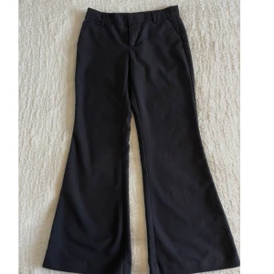 3 st kostymbyxor paketpris - Paketpris lågmidjade kostymbyxor. 2 i petite, 1 i ”normal” längd. 